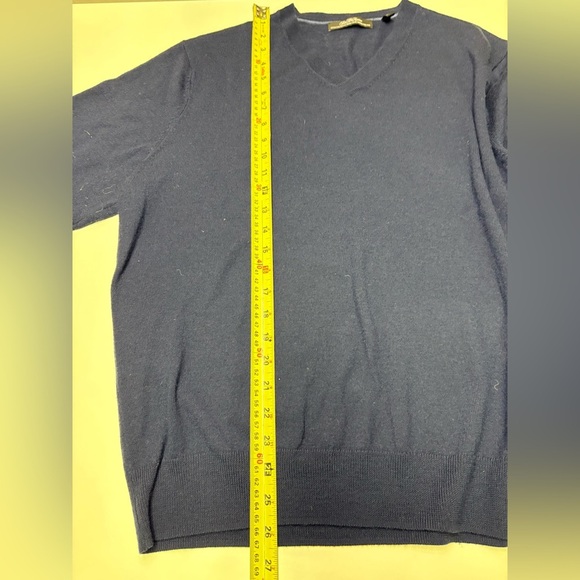 Saks Fifth Avenue 100% Merino Wool V-Neck Sweater Navy Blue New Condition Soft - Picture 7 of 8